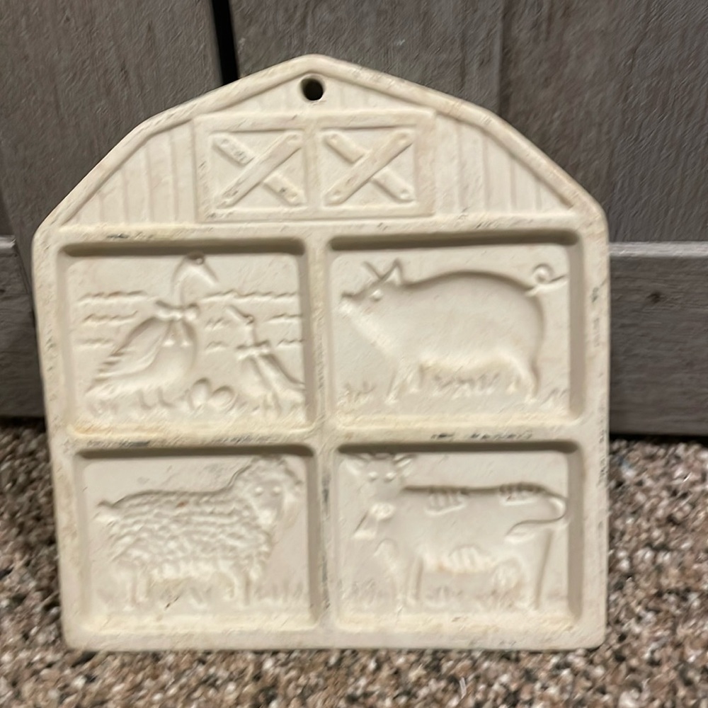 The pampered chef “farm yard friends” ceramic shortbread cookie molds
